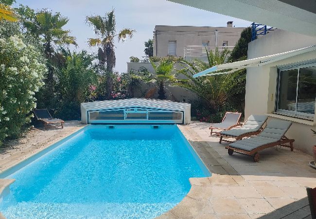 Jardin terrasse piscine-chauffée Sète Villa vacances.