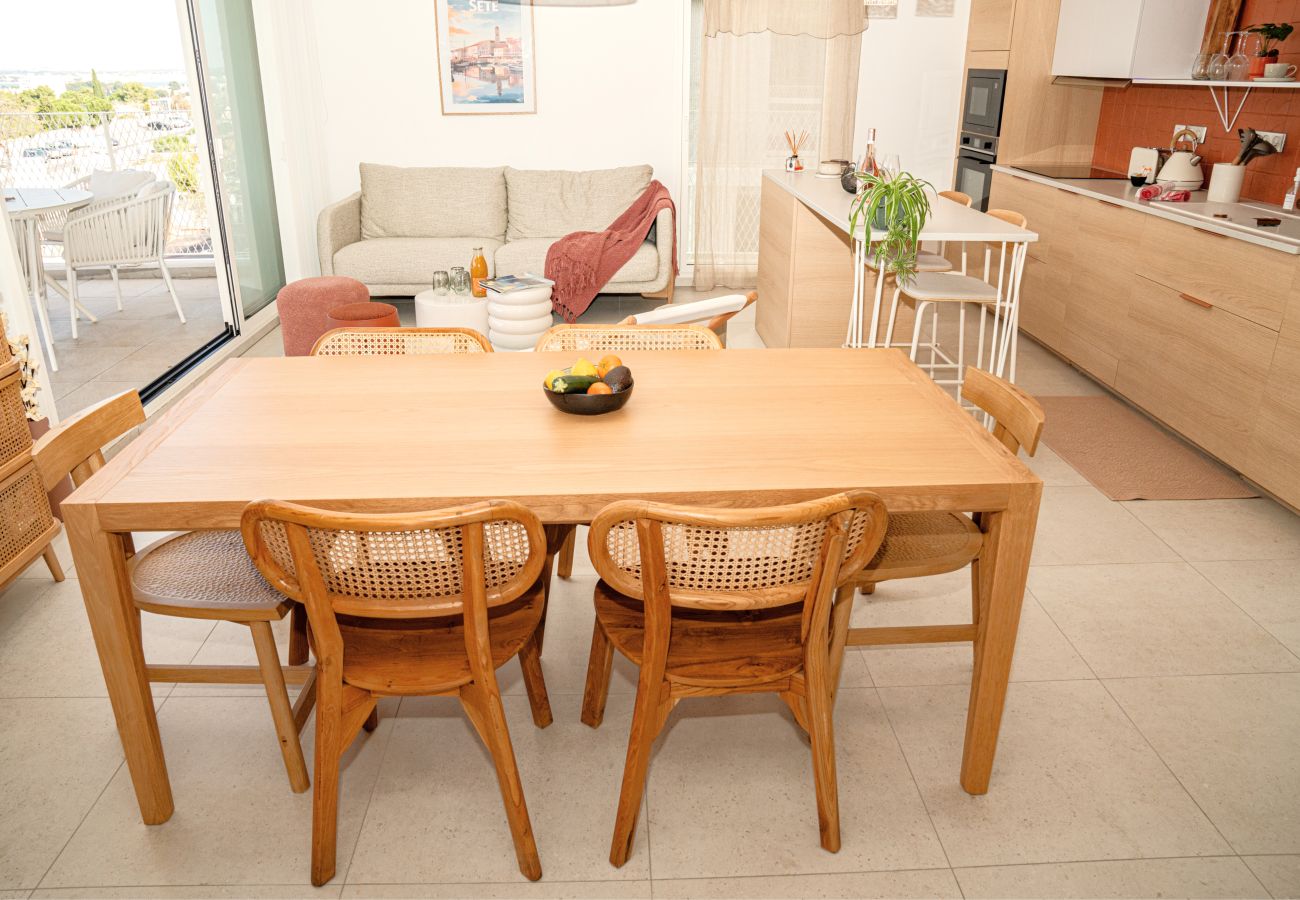 Appartement à Sète - Superbe T4 vue mer & étang, terrasse & parking.