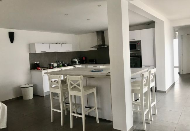Villa à Sète - Villa en 1ère ligne sur l’Étang de Thau – Piscine Villa à Sète - Villa en 1ère ligne sur l’Étang de Thau – Piscine