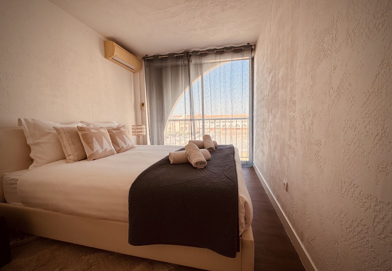 Appartement à Sète - L’Hippopotame rose – Duplex avec terrasse sur la M
