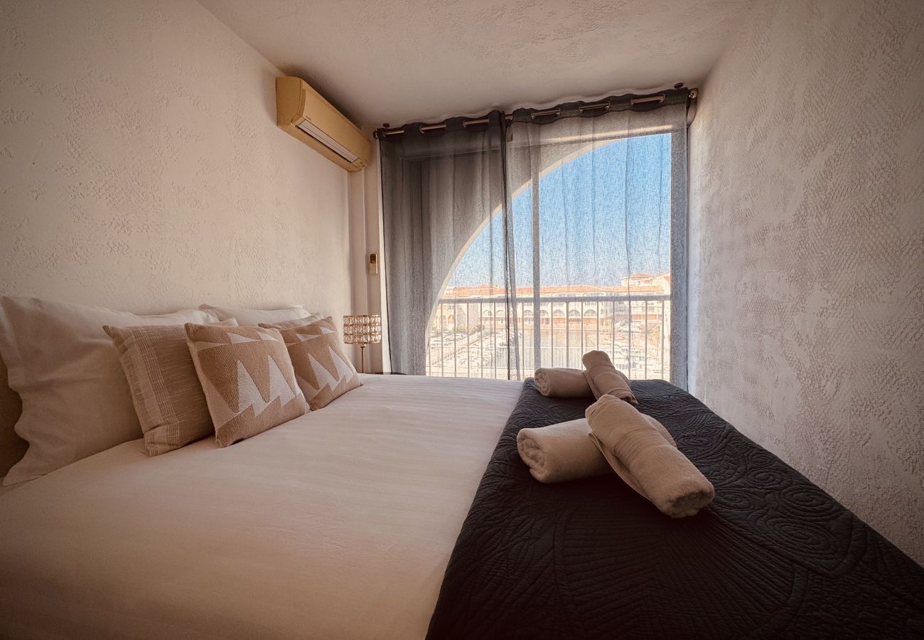 Appartement à Sète - L’Hippopotame rose – Duplex avec terrasse sur la M