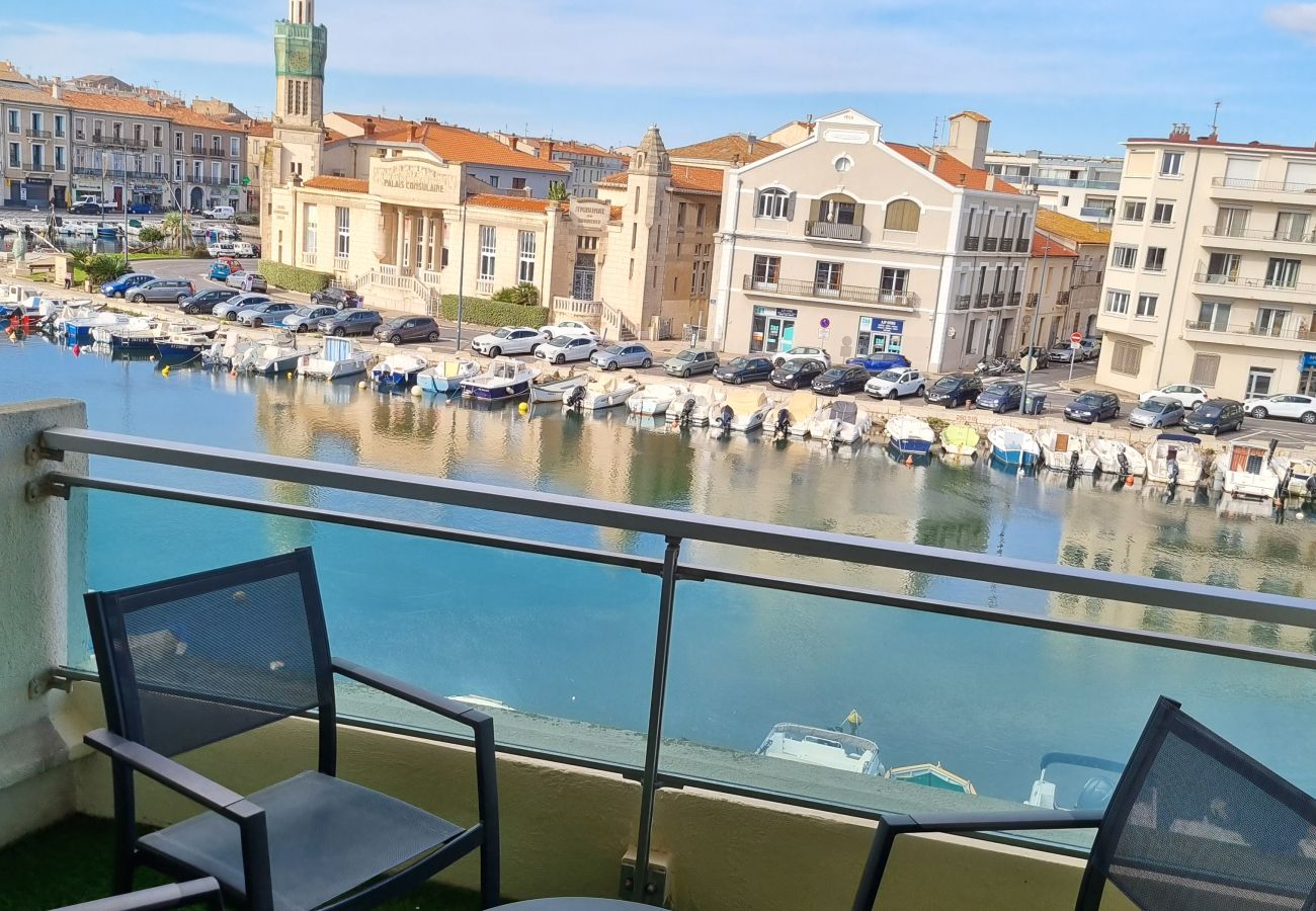Apartment in Sète - Sète, T3 sur les quais en centre ville, parking &