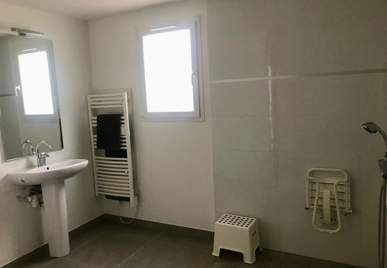 Villa in Sète - Villa en 1ère ligne sur l’Étang de Thau – Piscine