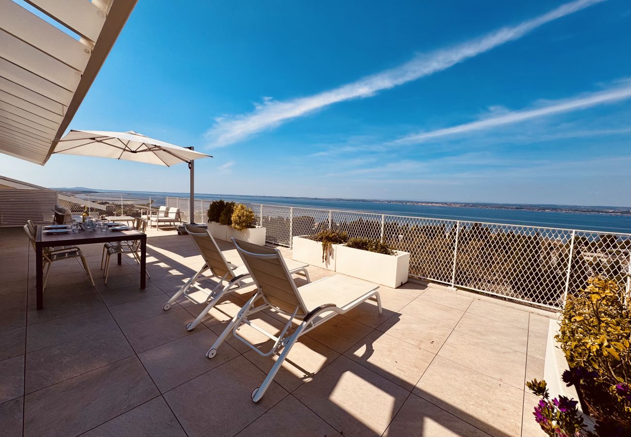 Apartment in Sète - Duplex de standing face à l’étang de Thau