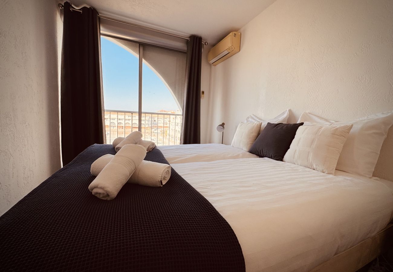 Apartment in Sète - L’Hippopotame rose – Duplex avec terrasse sur la M