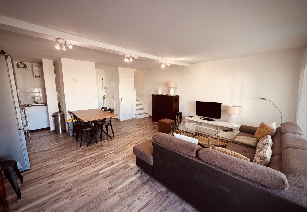 Apartment in Sète - L’Hippopotame rose – Duplex avec terrasse sur la M